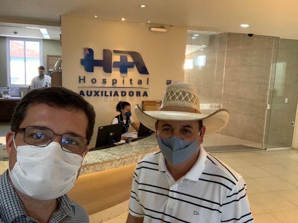 Prefeito Angelo Guerreiro é hospitalizado para tratar crise de cálculo renal