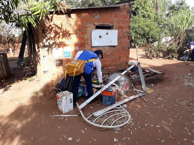 Agentes de Endemias vão de casa em casa para enfrentamento à proliferação do Aedes aegypti