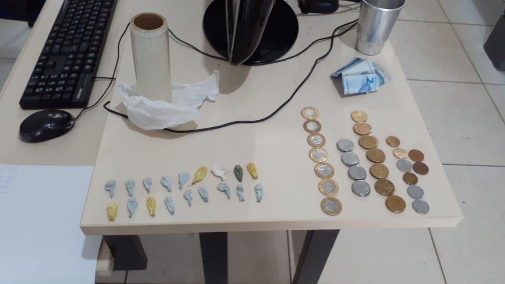 Após pular muros e subir em telhado que quebrou, suposto traficante é preso ao invadir depósito de gás 