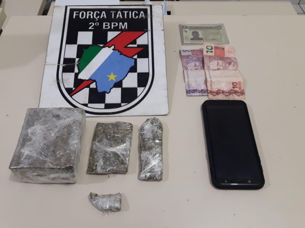 Briga de marido e mulher termina com apreensão de drogas em apartamento no Novo Oeste 