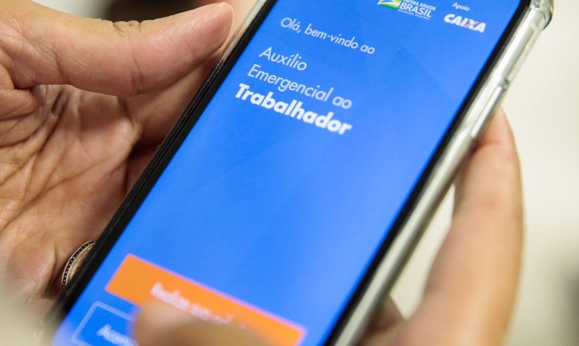 Mães menores de idade já podem pedir auxílio emergencial Mães menores de idade já podem pedir auxílio emergencial