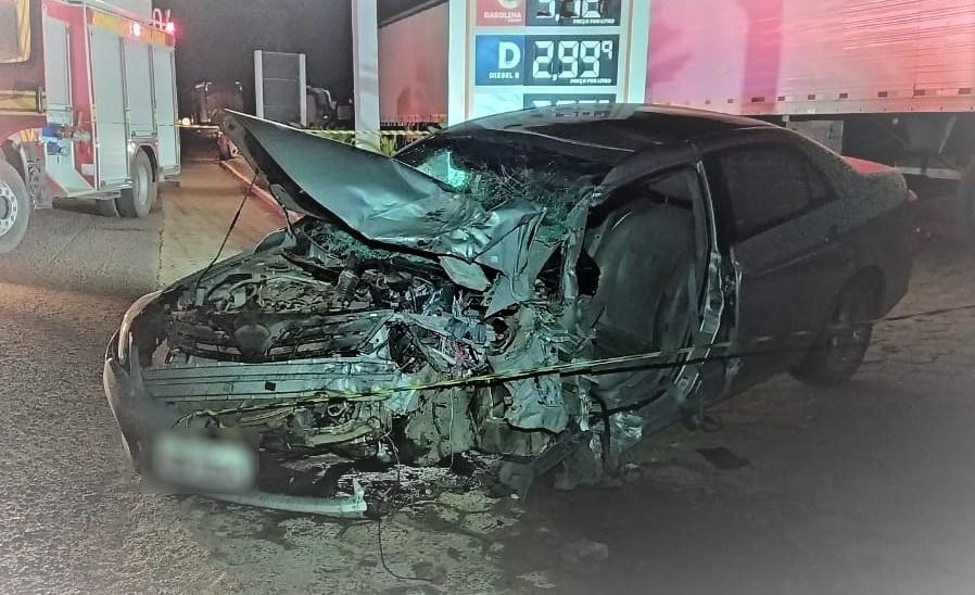 Motorista fica preso nas ferragens em grave acidente perto da ponte do Sucuriú Motorista fica preso nas ferragens em grave acidente perto da ponte do Sucuriú