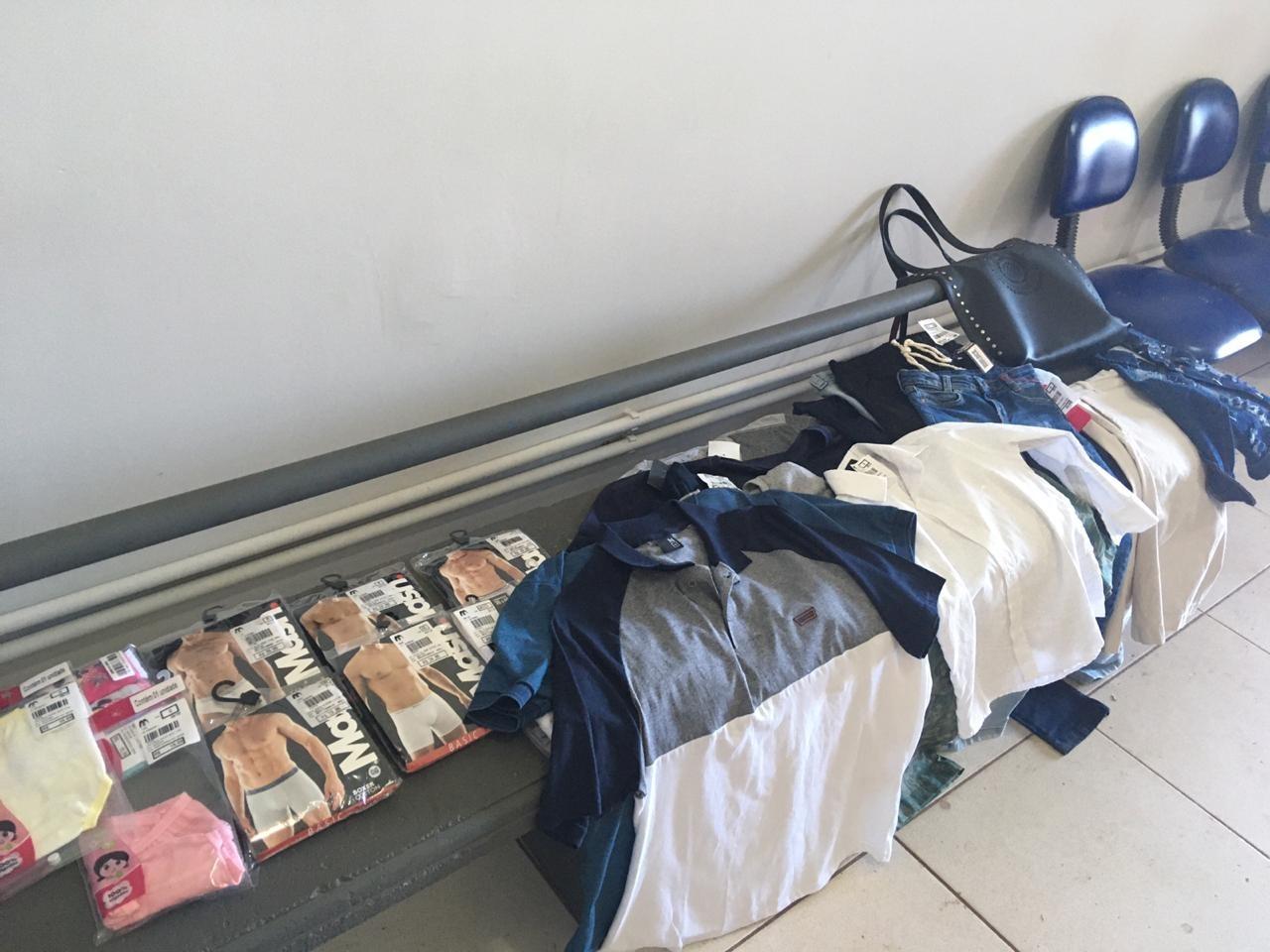 Mulher é presa em flagrante furtando roupas e acessórios em loja no Centro de Três Lagoas 
