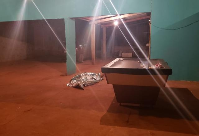 Homem é morto por engano em bar de Três Lagoas 