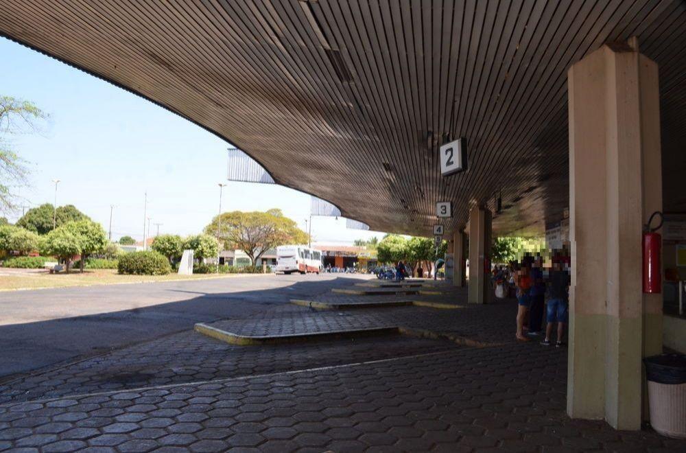 Jovem baleado no rosto disse que está devendo para traficante Jovem baleado no rosto disse que está devendo para traficante