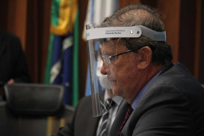 Deputado afirma que são necessários entre 70 e 100 funcionários para manter a Assembleia Legislativa por meio remoto Deputado afirma que são necessários entre 70 e 100 funcionários para manter a Assembleia Legislativa por meio remoto
