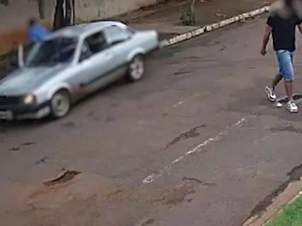 Assaltante do Chevett é colocado “pra correr” por dono de bar 