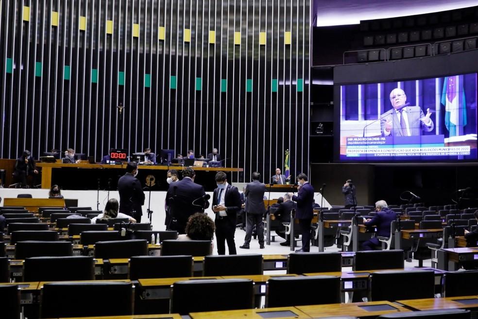 Câmara aprova PEC que adia para novembro eleições deste ano