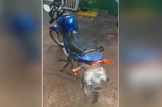 Denúncia de funcionários de posto leva polícia até moto que foi apreendida 