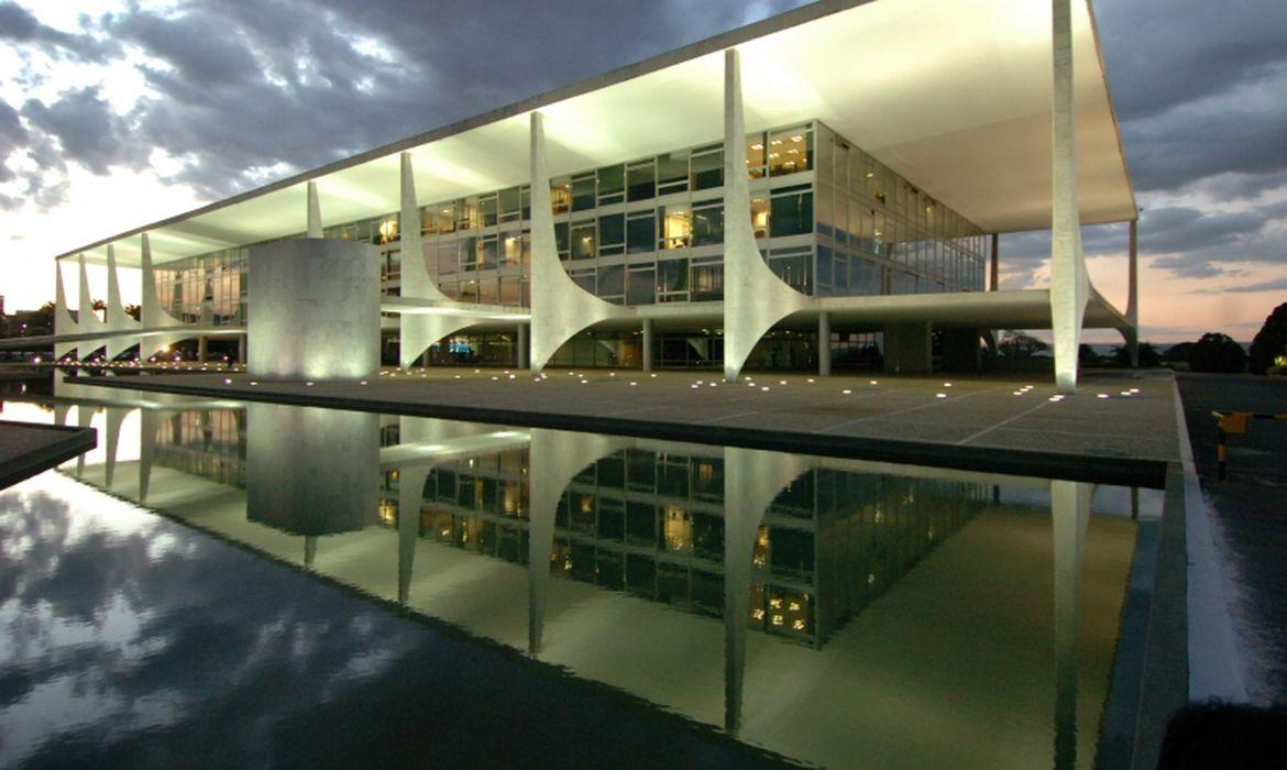 Governo anuncia mais duas parcelas do auxílio emergencial de R$ 600 Governo anuncia mais duas parcelas do auxílio emergencial de R$ 600