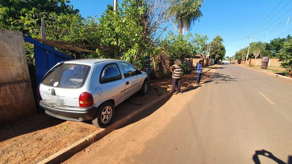 Jovem dorme ao volante, invade muro de residência de idosos e abandona carro no Santa Luzia