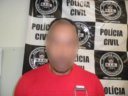 Motorista que dirigia fumando cigarro de maconha é abordado e detido na frente de agência bancária 