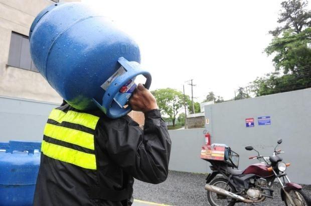 Procon de Três Lagoas realiza pesquisa de gás de cozinha e água mineral