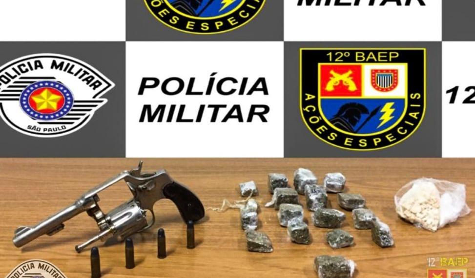 Dupla que fez seis reféns durante assalto em Araçatuba é presa pelo Baep Dupla que fez seis reféns durante assalto em Araçatuba é presa pelo Baep