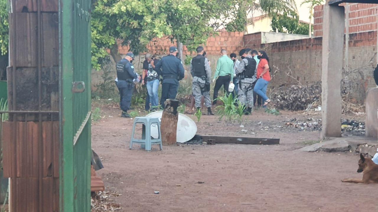 Mulher é encontrada morta e enterrada em cova rasa, no Santa Rita