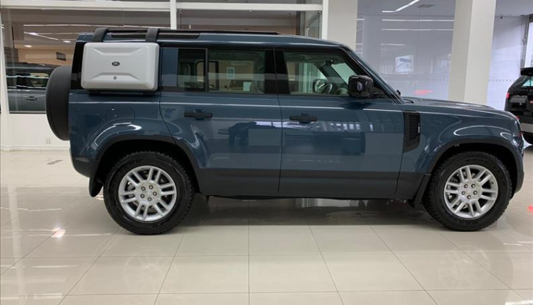 Vendido, carro de luxo avaliado em quase meio milhão é furtado dentro de concessionária Vendido, carro de luxo avaliado em quase meio milhão é furtado dentro de concessionária