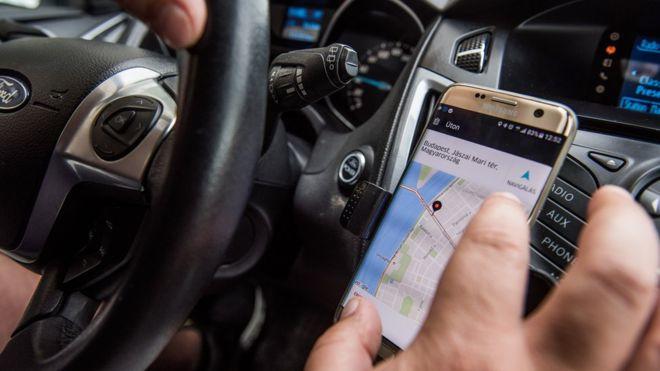 ‘Sei que você é viado’, motorista de aplicativo ameaça com machadinha cliente no Noroeste ‘Sei que você é viado’, motorista de aplicativo ameaça com machadinha cliente no Noroeste