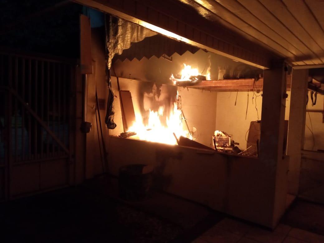 Incêndio destrói oficina no bairro Santa Rita em Três Lagoas 