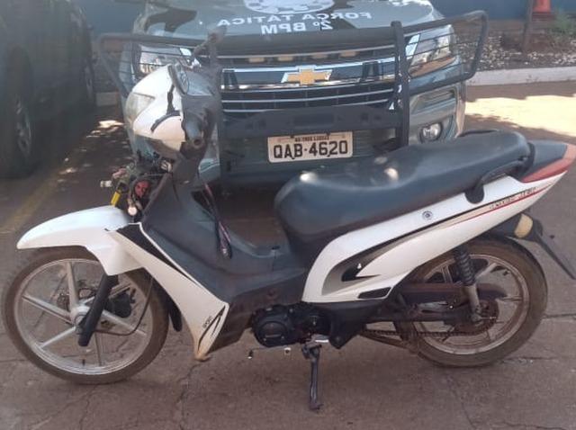 Após publicação em redes sociais, proprietário encontra motocicleta furtada no residencial Orestinho Após publicação em redes sociais, proprietário encontra motocicleta furtada no residencial Orestinho