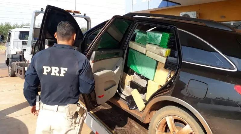 Hyundai Veracruz carregada com drogas encontrada na BR-158 estava com uma das rodas quebradas Hyundai Veracruz carregada com drogas encontrada na BR-158 estava com uma das rodas quebradas