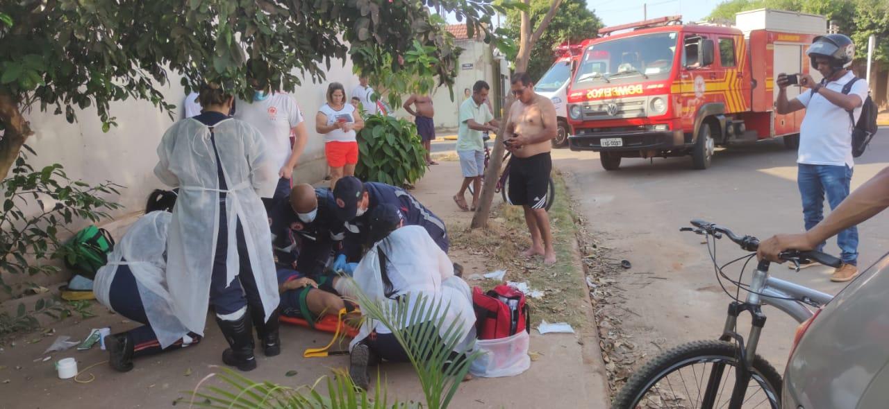 Equipes do SAMU e Corpo de Bombeiros resgatam vítima de acidente 