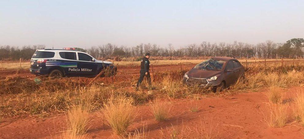 Hyundai HB20 capota e polícia encontra mais de 49 quilos de maconha 