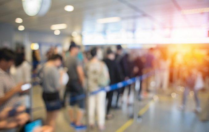 Em Paranaíba, idoso urina na fila do auxílio emergencial e acaba preso 