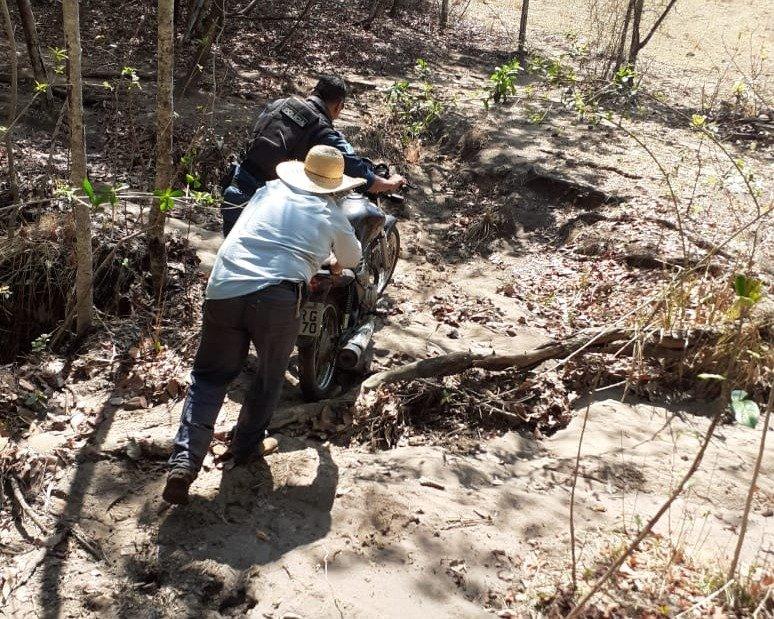 Capataz que procurava vaca em pasto acaba encontrando moto furtada Capataz que procurava vaca em pasto acaba encontrando moto furtada