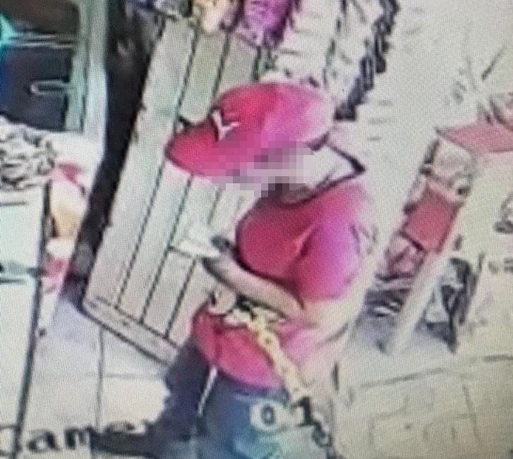 Velha conhecida da polícia que furtou condomínio é flagrada fazendo compras com cartão furtado Velha conhecida da polícia que furtou condomínio é flagrada fazendo compras com cartão furtado