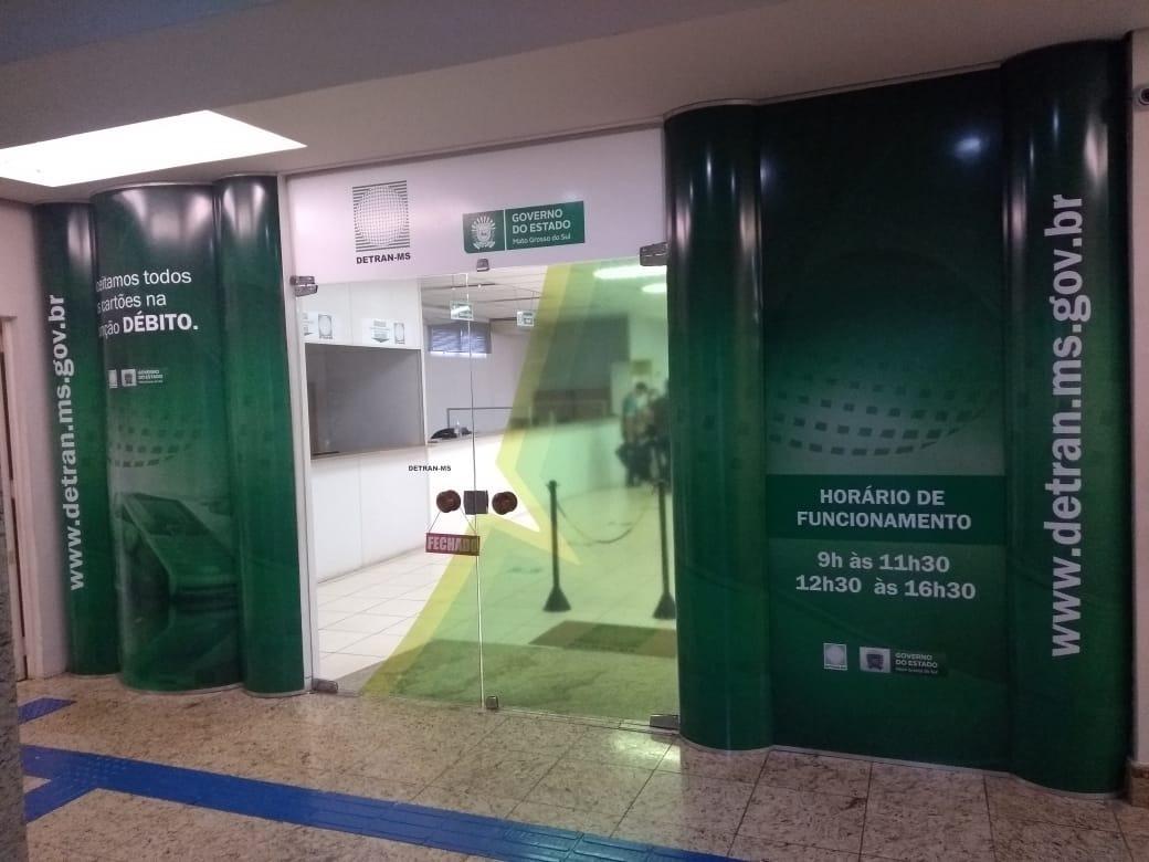 Com a implantação de totens, cliente do Detran poderá fazer seu próprio pagamento com cartão de débito 