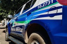 Mulher que supostamente usava drogas com grupo surta, cospe em policiais e fala que eles teriam que procurar bandidos Mulher que supostamente usava drogas com grupo surta, cospe em policiais e fala que eles teriam que procurar bandidos