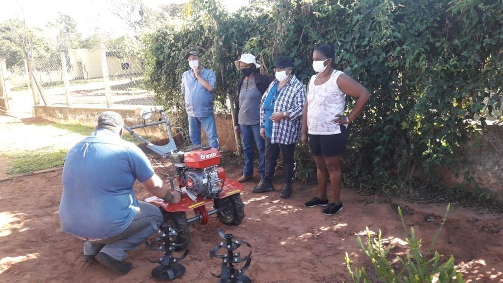 Com apoio da Suzano, agricultores familiares recebem maquinários agrícolas para melhorar a produção em Três Lagoas e região
