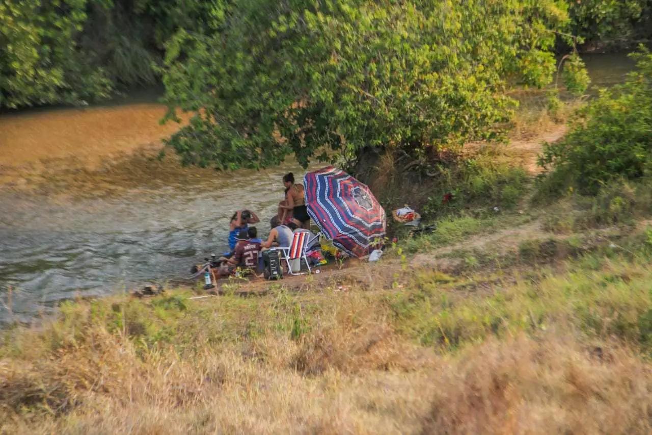 Com praia em córregos, Água Clara é destino pra se refrescar no calorão 