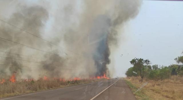 Corpo de Bombeiros de Três Lagoas controla incêndios às margens da BR-262