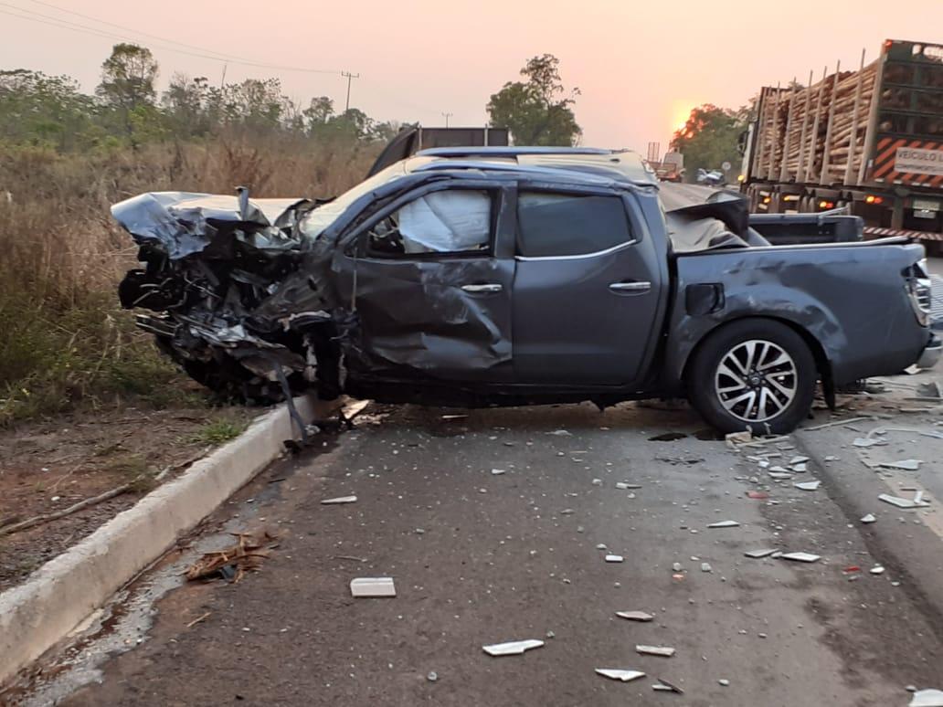 Dois morrem e seis ficam feridos em colisão entre carro e caminhonete na BR-262, em Ribas do Rio Pardo