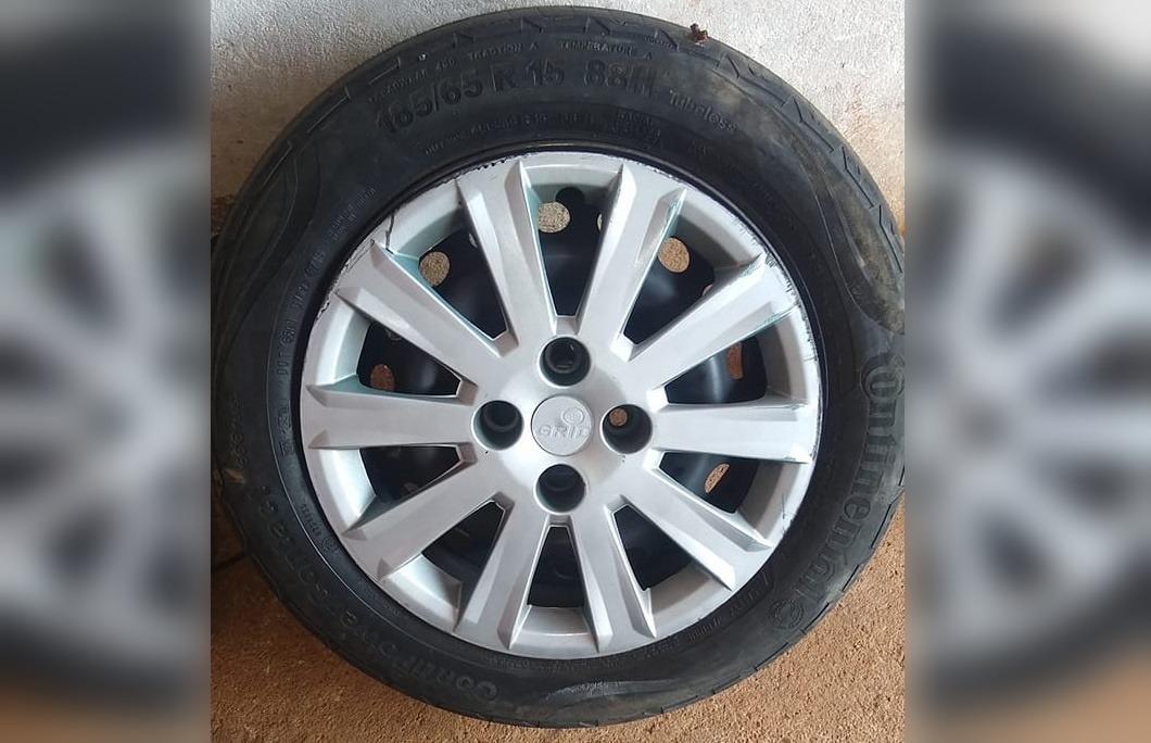 Jovem busca por cliente que levou roda errada em borracharia de Três Lagoas