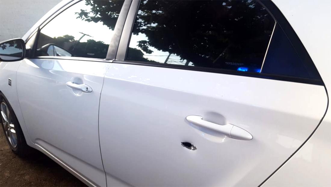 Mistério: Carro com marca de tiro na porta e lataria parcialmente amassada, HB20 é apreendido pela PM