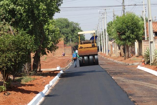Ruas do bairro Alto da Boa Vista recebem pavimentação em Três Lagoas