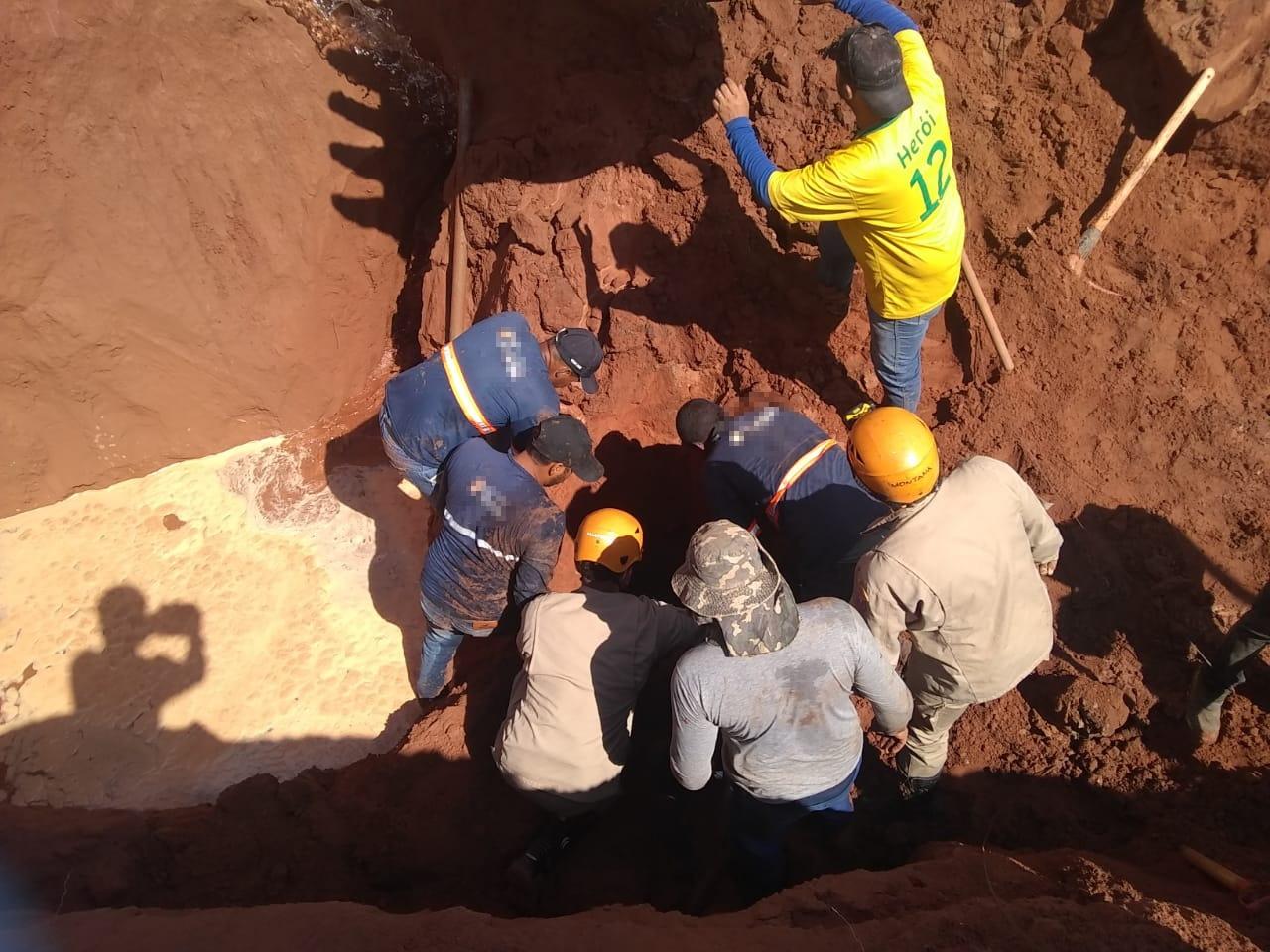 Trabalhador soterrado em canteiro de obras é socorrido com vida pelos bombeiros 