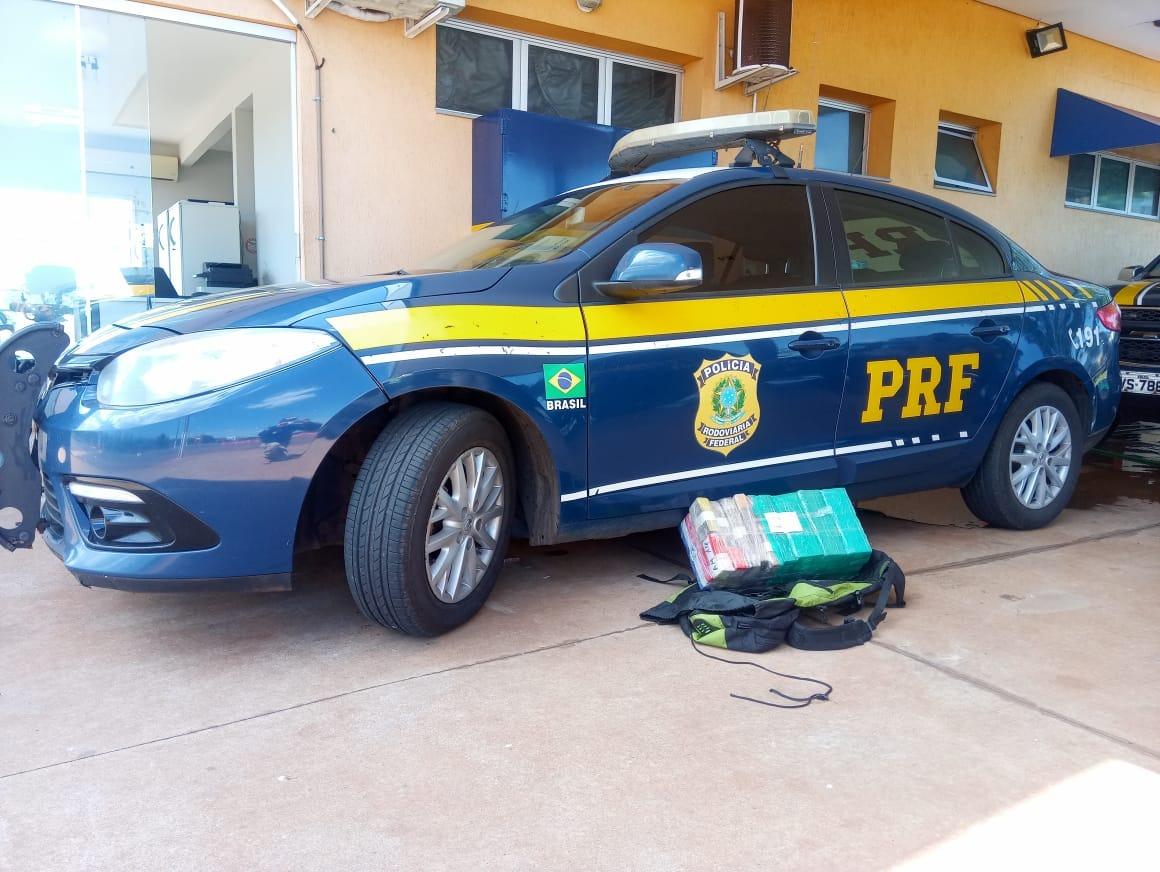 Menor flagrado com drogas em mochila carregava mais de 17 Kg de maconha Menor flagrado com drogas em mochila carregava mais de 17 Kg de maconha