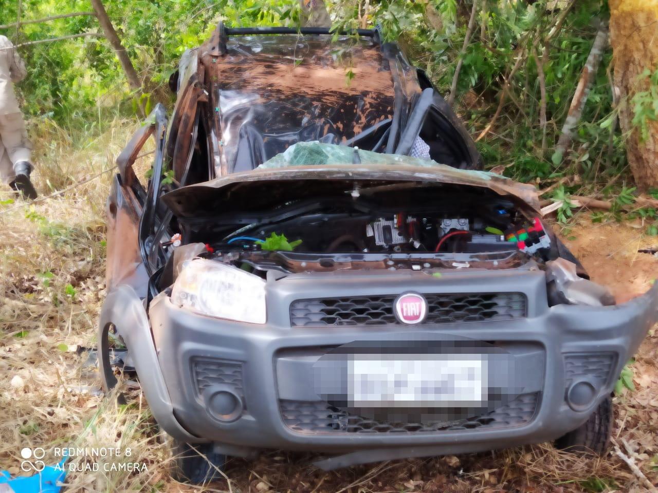 Fiat Strada fica destruída em capotamento na rodovia MS-112, na região de Três Lagoas Fiat Strada fica destruída em capotamento na rodovia MS-112, na região de Três Lagoas
