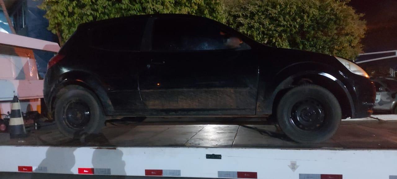 Homem armado com faca ameaça a ex-mulher e foge no carro da ex-sogra 