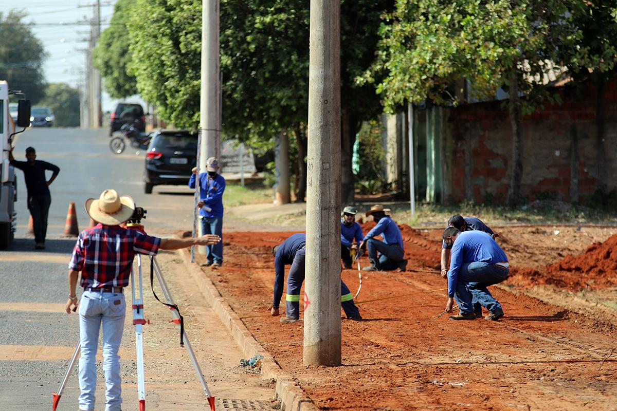 Moradores do Vila Zuque aprovaram construção de calçada que vai dar mais segurança aos pedestres  