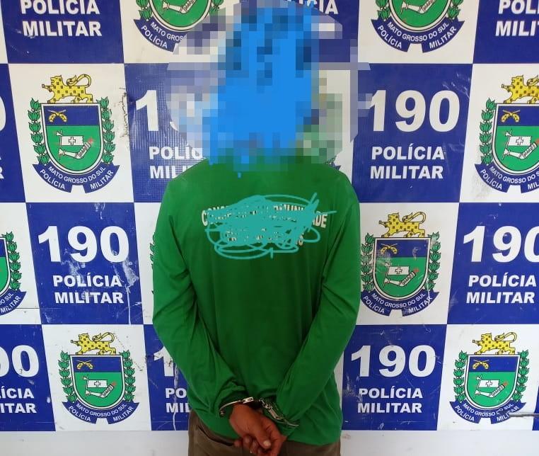 Homem que tentou furtar chocolates em supermercado é preso pela PM Homem que tentou furtar chocolates em supermercado é preso pela PM