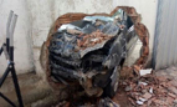 Motorista de Civic que bebeu 2 cervejas dorme ao volante e bate em muro de residência 