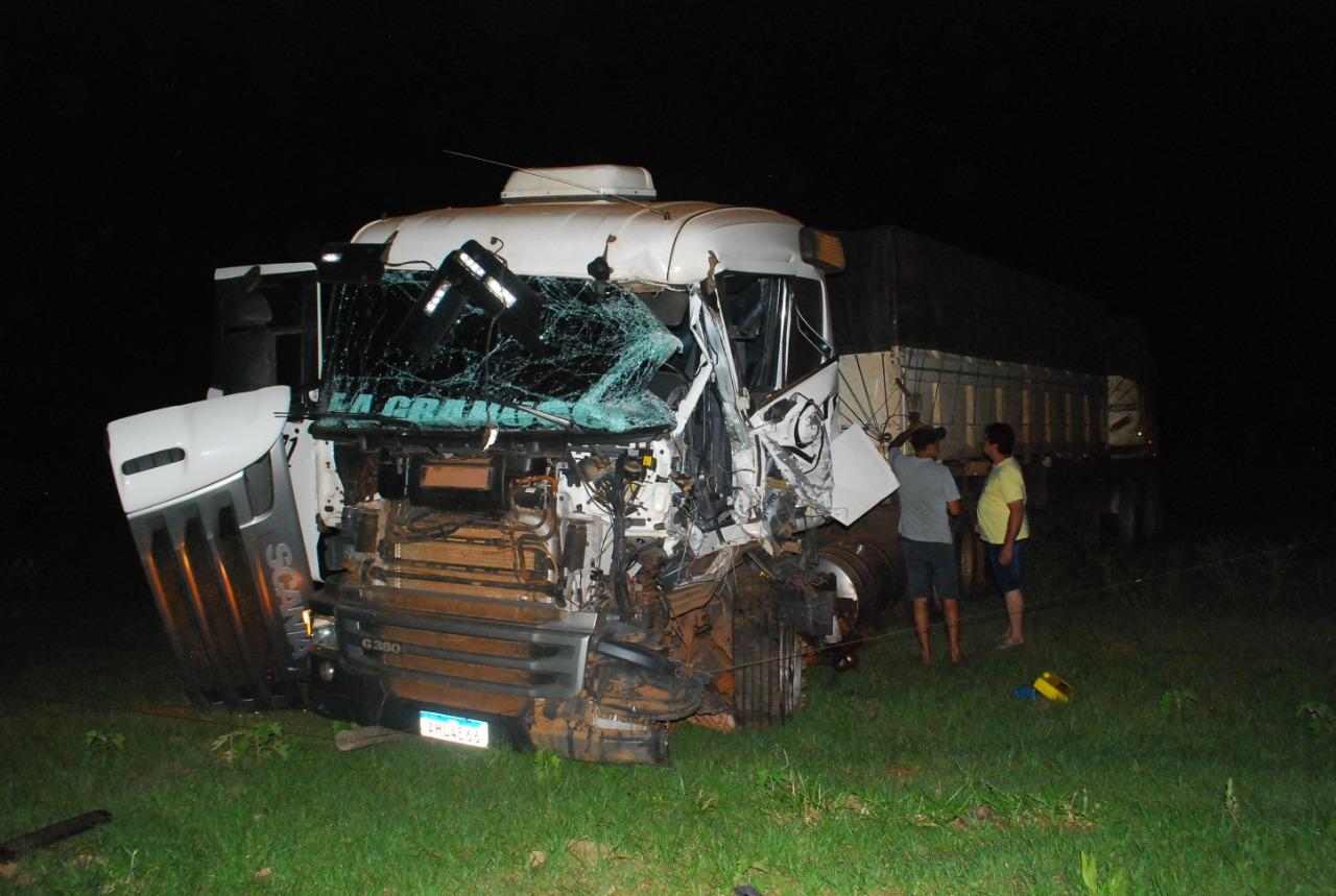 Carreta e caminhão colidem na MS-395 entre Bataguassu e Brasilândia