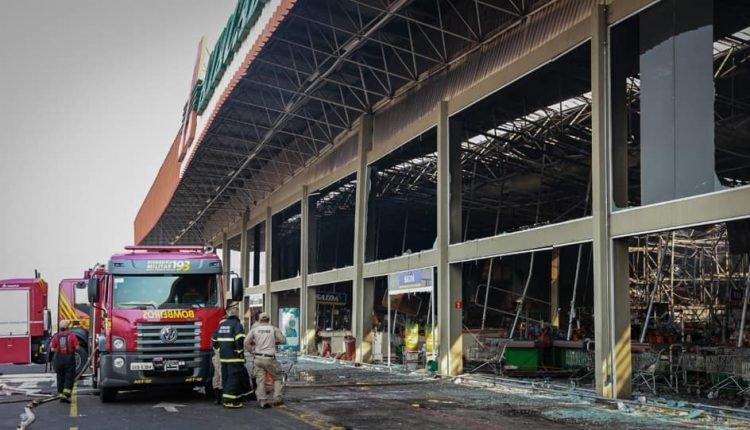 Perícia aponta que incêndio que destruiu Atacadão pode ter sido ‘proposital’