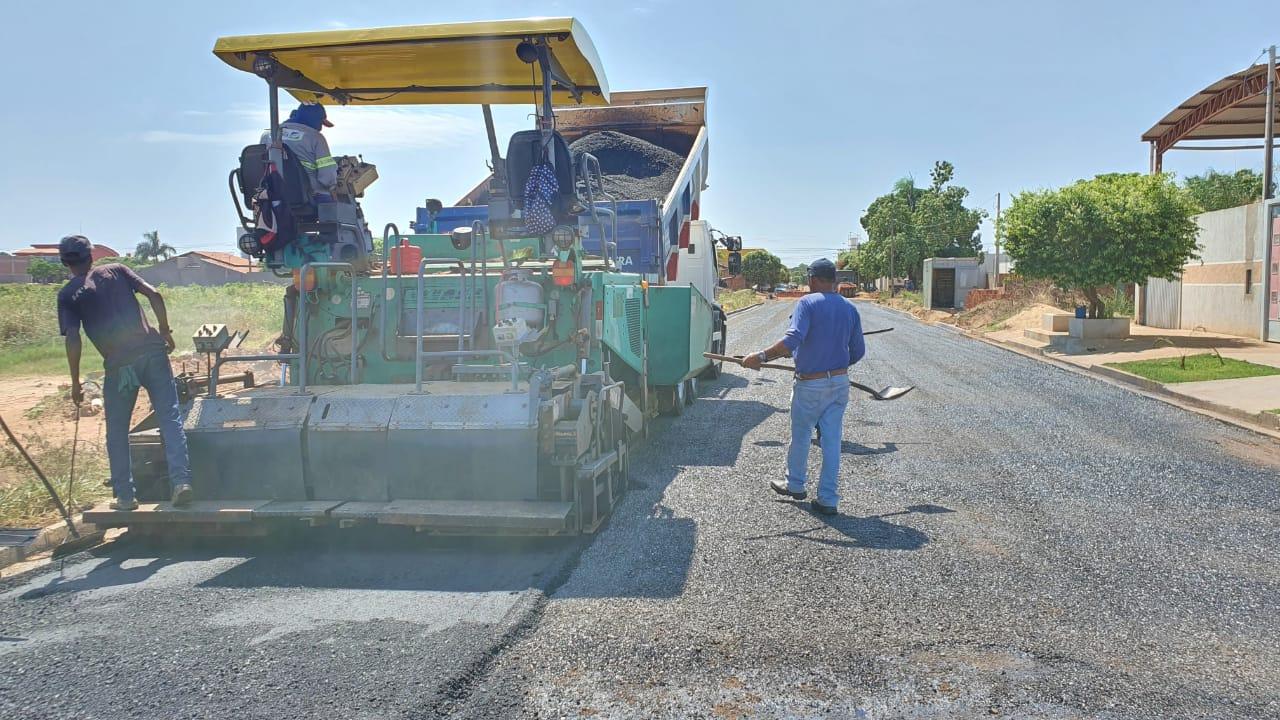 Prefeitura realiza mais de 400 metros de pavimentação de ruas com recursos do Munícipio Prefeitura realiza mais de 400 metros de pavimentação de ruas com recursos do Munícipio