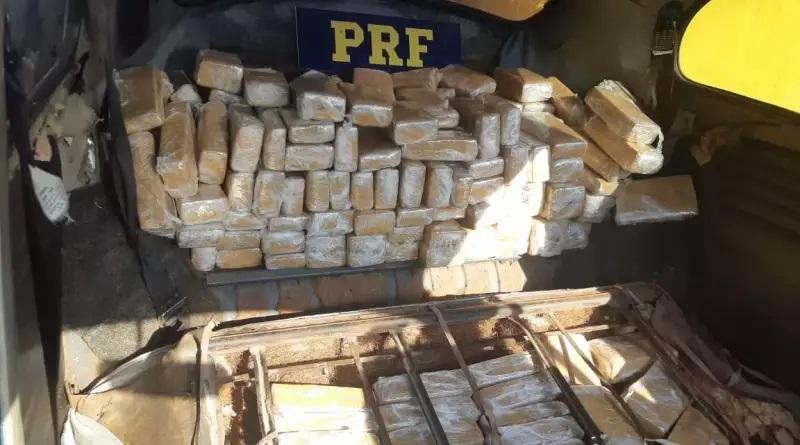 Traficante em Fusca tenta fugir, é perseguido e preso com 152 quilos de maconha