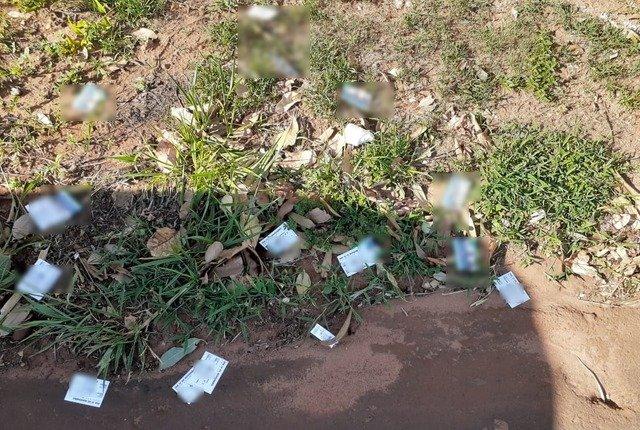 Três Lagoas (MS) amanhece com ‘santinhos’ espalhados nas ruas em dia de eleição Três Lagoas (MS) amanhece com ‘santinhos’ espalhados nas ruas em dia de eleição